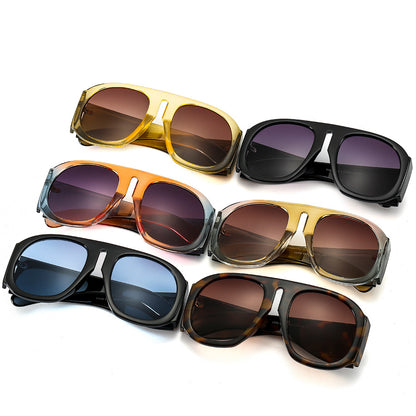 Accessories - Fashionable sunglasses 