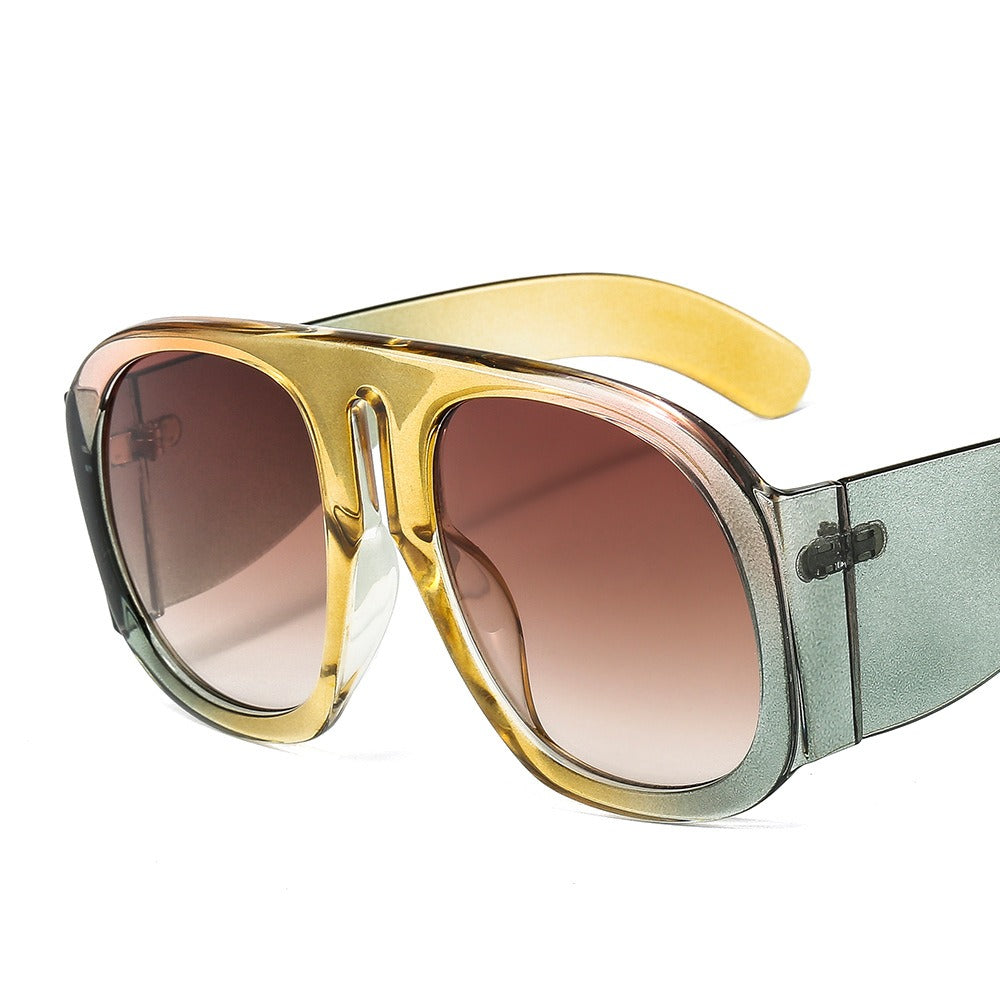 Accessories - Fashionable sunglasses 